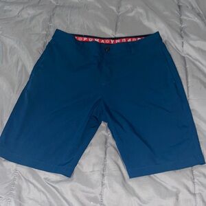 Palmer. Cargo shorts.